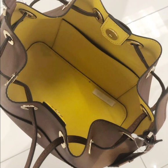 Michael Kors Greenwich Medium Hobo Luggage Yellow - Picture 3 of 8